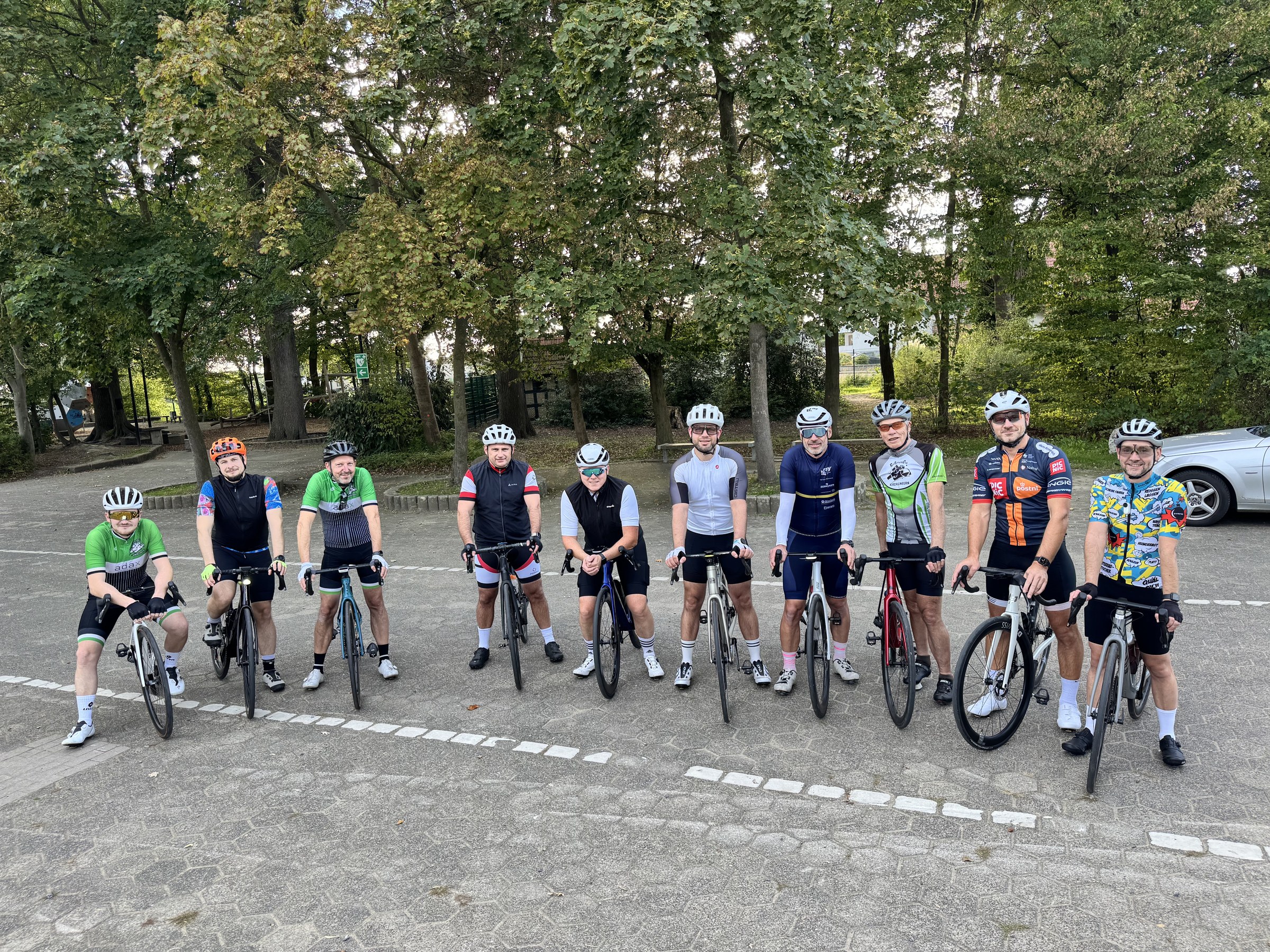 Trainingsgruppe des RTC Kirchlengern mit Rennrädern